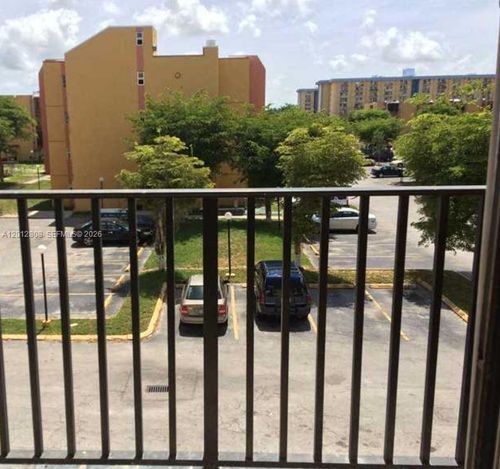 303-15-4805 Nw 7th St, Miami, FL, 33126-2175 | Card Image