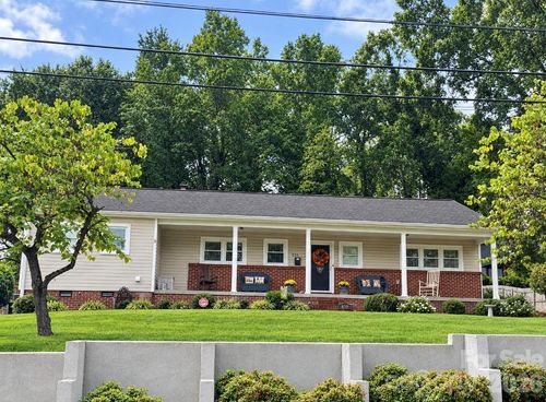 839 W Garrison Blvd, Gastonia, NC, 28052-3905 | Card Image