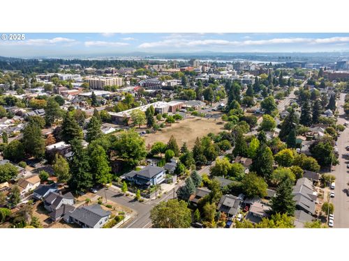 2011 Franklin St, Vancouver, WA, 98660-2541 | Card Image