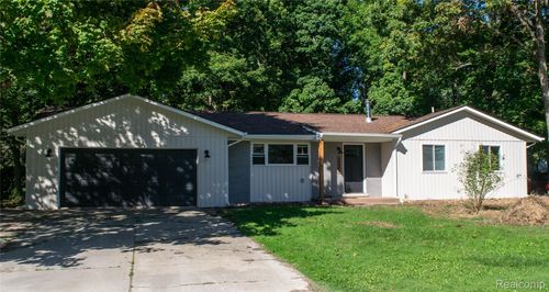 58085 Dulwich, Washington Twp, MI, 48094-2717 | Card Image