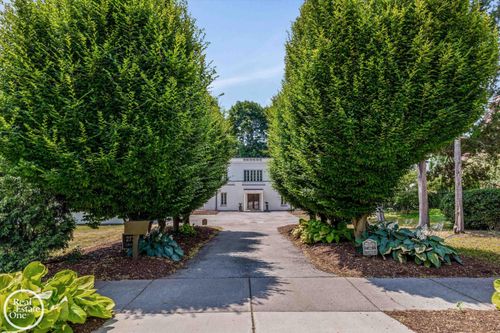 277 Lincoln Rd, Grosse Pointe, MI, 48230-1604 | Card Image