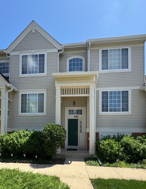 542 Cary Woods Cir, Cary, IL, 60013-2069 | Card Image