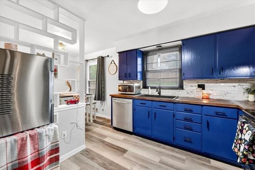 13704 41st Ter, Independence, MO, 64055-3359 | Card Image