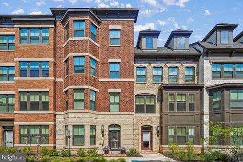 24-110 Market Sq Nw, VIENNA, VA, 22180-4453 | Card Image