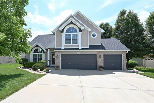 11113 N Madison Ct, Kansas City, MO, 64155-1058 | Card Image