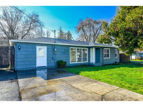 3069 W Sherwood Ave, Roseburg, OR, 97471-2347 | Card Image