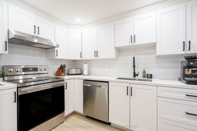 115 William Roe Blvd, House other with 5 bedrooms, 3 bathrooms and 3 parking in Newmarket ON | Image 38