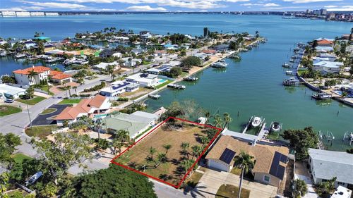 4031 Poinsettia Dr, ST PETE BEACH, FL, 33706-2640 | Card Image