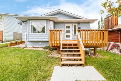 1312 48 Ave Nw, Calgary, AB, T2K5Y3 | Card Image