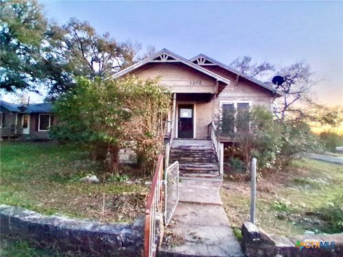 1202 Bridge St, Lampasas, TX, 76550-3317 | Card Image