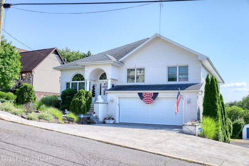 163 Chapel St, Pittston, PA, 18640-2262 | Card Image