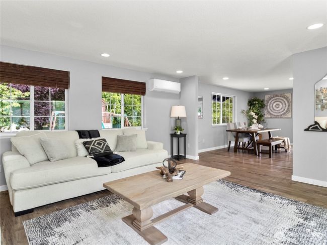 Open concept with natural lighting | Image 9