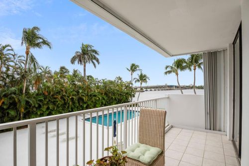 208-2860 S Ocean Boulevard, Palm Beach, FL, 33480 | Card Image