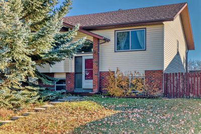 1010 13 St Se, House detached with 5 bedrooms, 3 bathrooms and 4 parking in High River AB | Image 2