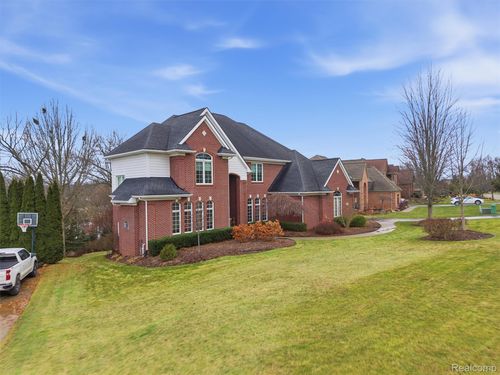 8249 Brookstone Ln, Clarkston, MI, 48348-4475 | Card Image