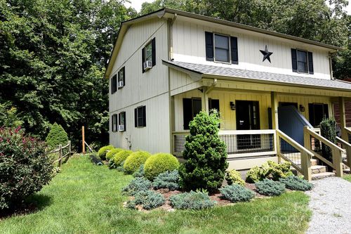 61 Riverside Villa Dr, Maggie Valley, NC, 28751-8802 | Card Image