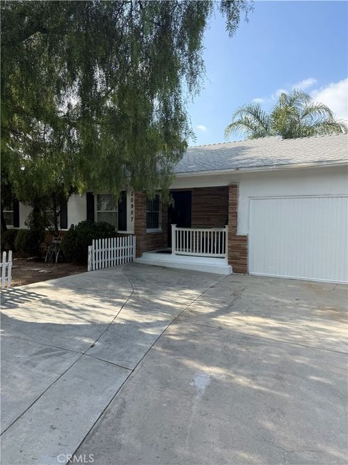 b-20957 Community St., Canoga Park, CA, 91304 | Card Image