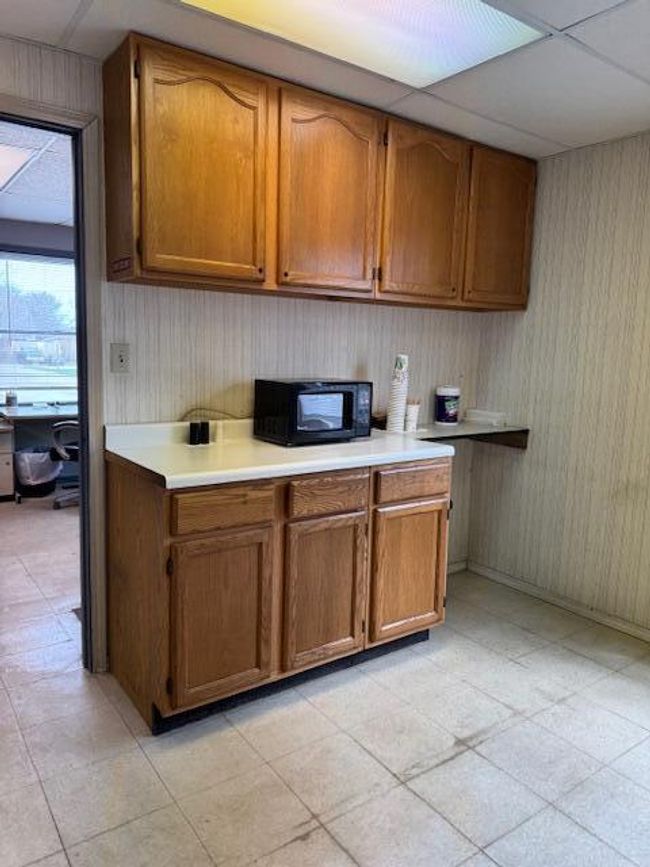 Bldg B kitchen | Image 16