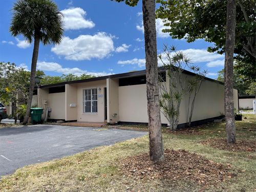 15012 Royal Palm Ln, Miami Lakes, FL, 33014-2537 | Card Image