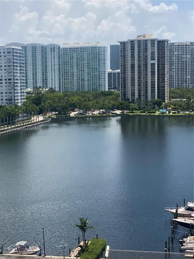 1102 - 18051 Biscayne Blvd, Condo with 2 bedrooms, 2 bathrooms and null parking in Aventura FL | Image 2