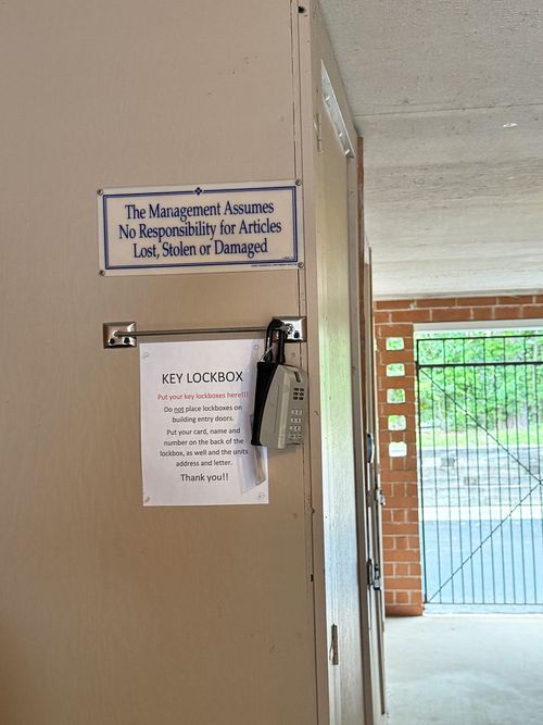 apt-e-1356 S Lorraine Rd, Wheaton, IL, 60189-7058 | Card Image