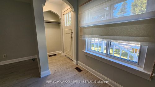 207 Olive Ave, North York, ON, M2N4P5 | Card Image