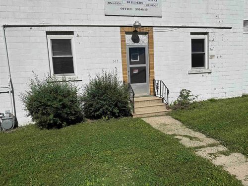 517 Rhey St, Waterloo, IA, 50703-4921 | Card Image