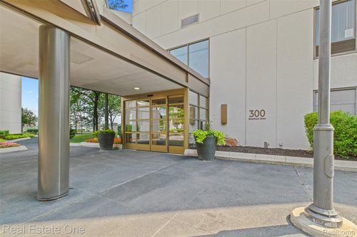 24d-1001 Jefferson Ave, Detroit, MI, 48226-4508 | Card Image