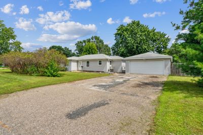 Spacious front yard with ample parking perfect for entertaining friends and family | Image 3