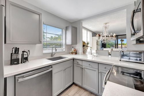 201-5860 Nw 64th Ave, Tamarac, FL, 33319-2294 | Card Image