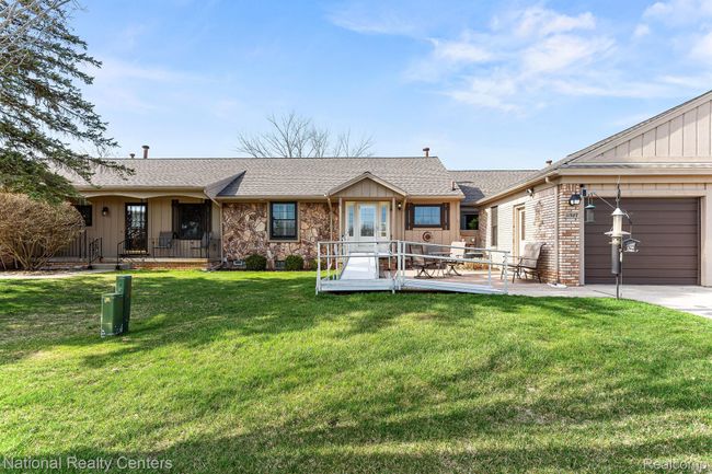 3 - 11987 Shenandoah Dr, Home with 2 bedrooms, 2 bathrooms and null parking in South Lyon MI | Image 34