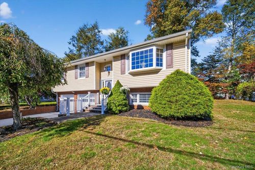 12 Blair Ct, Tappan, NY, 10983-2608 | Card Image