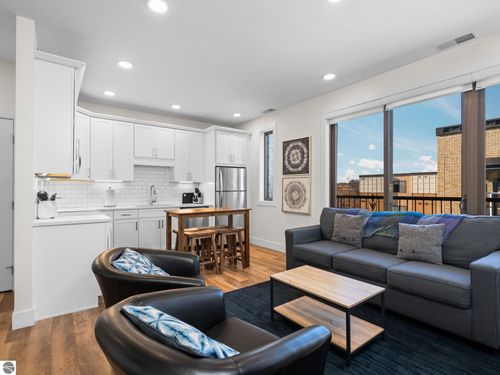 apt-315-131 E 8th St, Traverse City, MI, 49684-2678 | Card Image