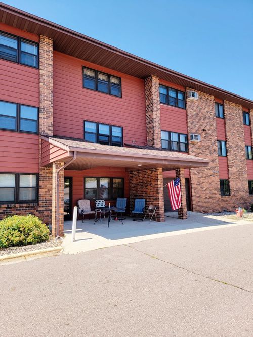 11 Park St N, Fairfax, MN, 55332-3134 | Card Image