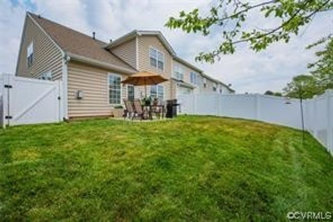 Back of property with a yard | Image 3