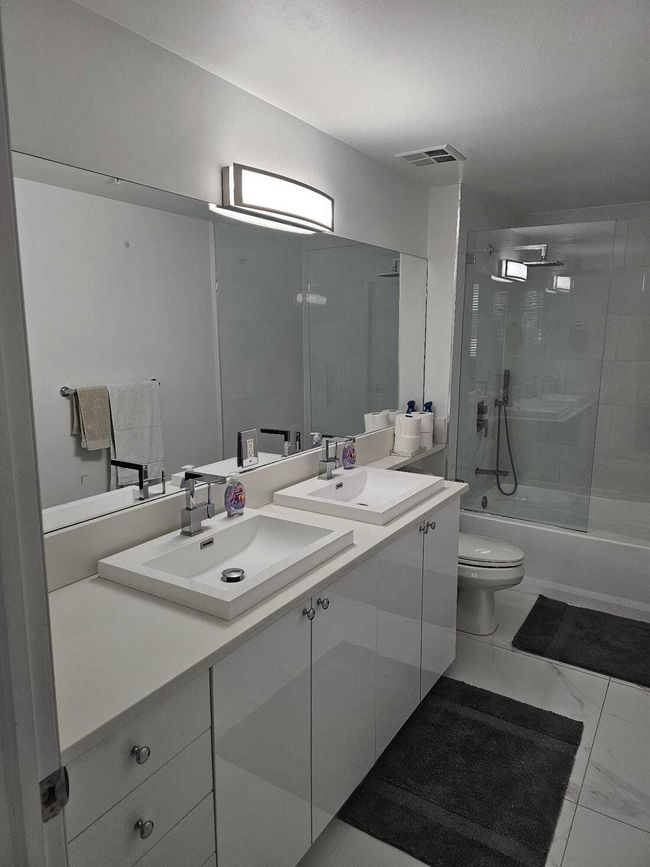 APT-221 - 804 E Windward Way, Condo with 2 bedrooms, 2 bathrooms and null parking in Lantana FL | Image 9
