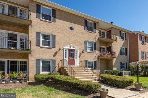301-3945 Lyndhurst Dr, FAIRFAX, VA, 22031-3718 | Card Image
