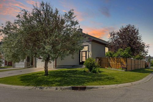 4 Martha'S Meadow Pl Ne, Calgary, AB, T3J4H6 | Card Image