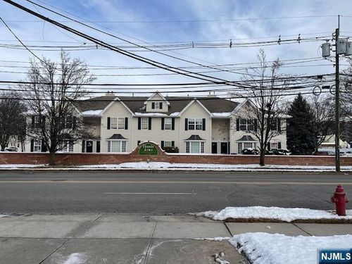 35 Chanda Ct, Clifton, NJ, 07012-1938 | Card Image