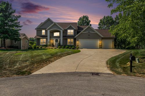 2341 Cascade Pointe Ct Se, Grand Rapids, MI, 49546-8716 | Card Image