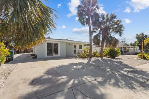 690 Fox St, LONGBOAT KEY, FL, 34228-1071 | Card Image