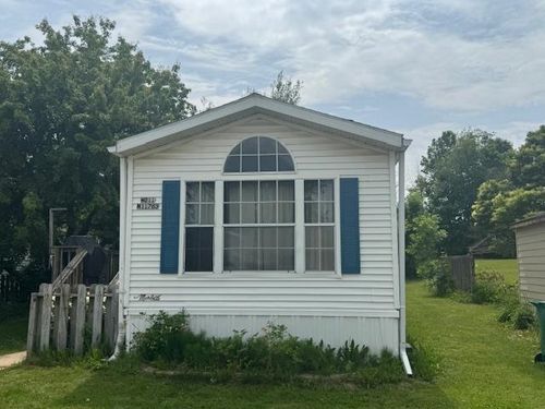 W211N11783 Hilltop Cir, Germantown, WI, 53022-2359 | Card Image