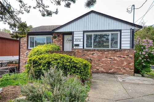 271 Battleford Ave, Victoria, BC, V8Z1K7 | Card Image