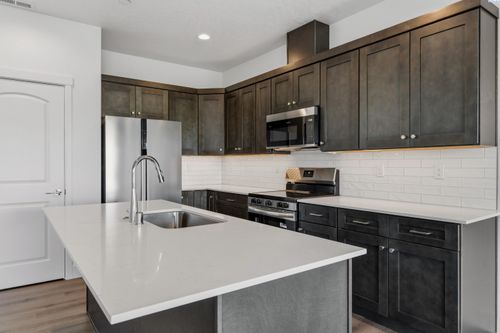 4517 Road 114, Pasco, WA, 99301-6389 | Card Image