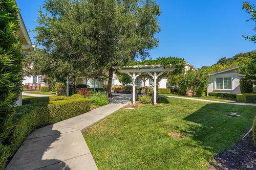202-530 Entrada Dr, Novato, CA, 94949-7242 | Card Image