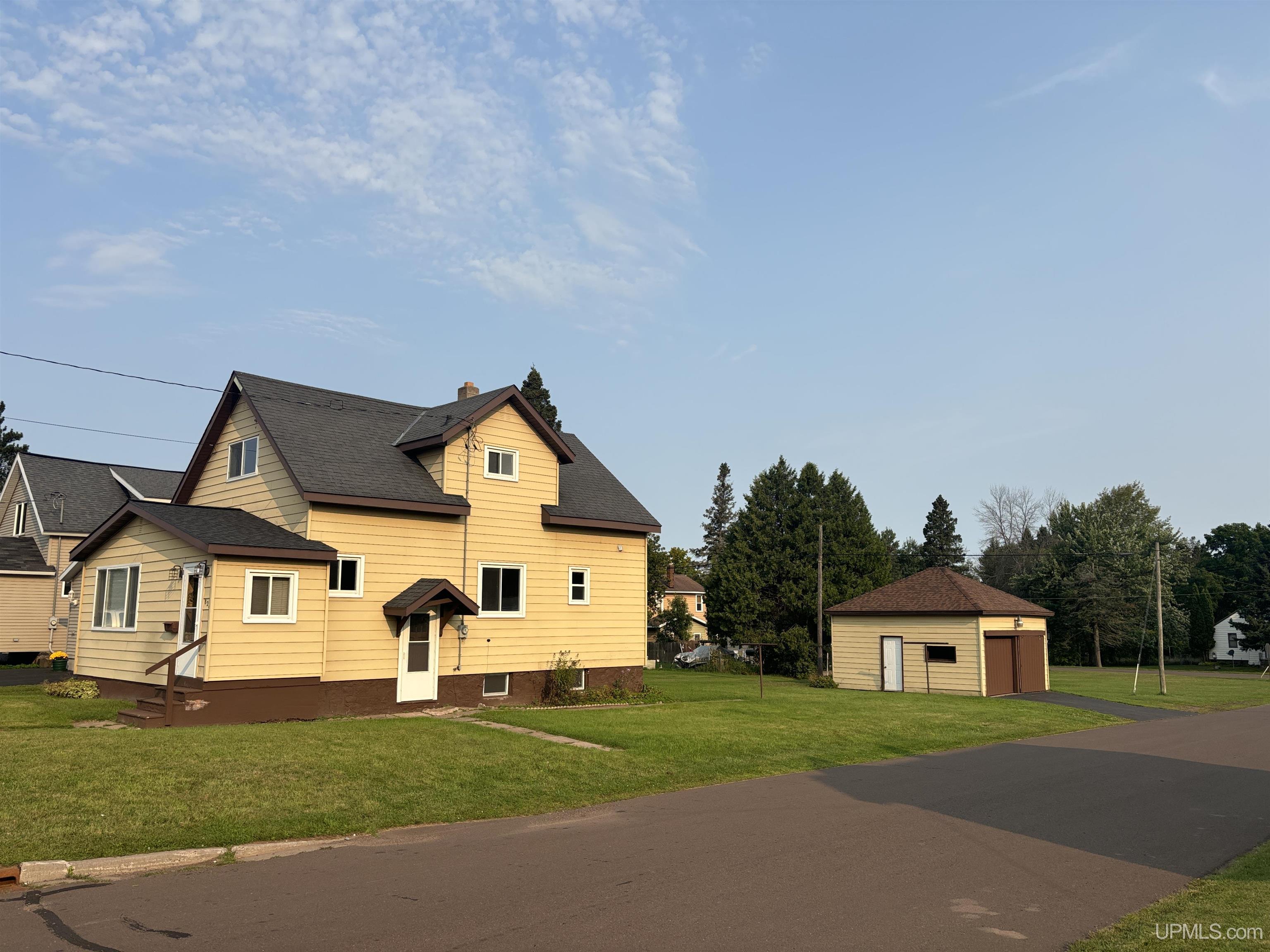 Florence St, Ironwood, MI 49938