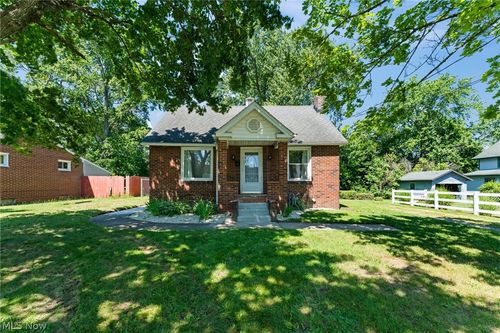 33 Parkway Blvd, Alliance, OH, 44601-2245 | Card Image