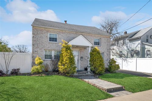 389 Franklin Ave, Hewlett, NY, 11557-1126 | Card Image