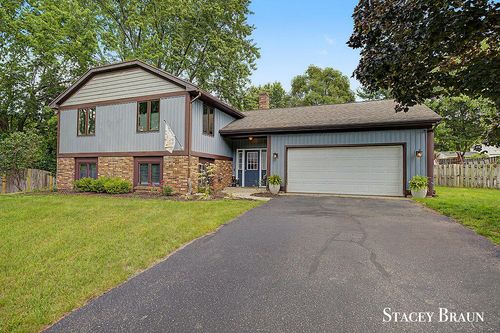 8264 Atlanta Ct Ne, Rockford, MI, 49341-9306 | Card Image