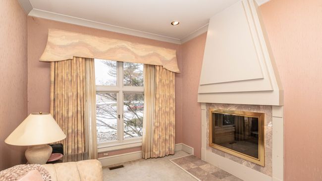 Sitting room i the primary suite | Image 28